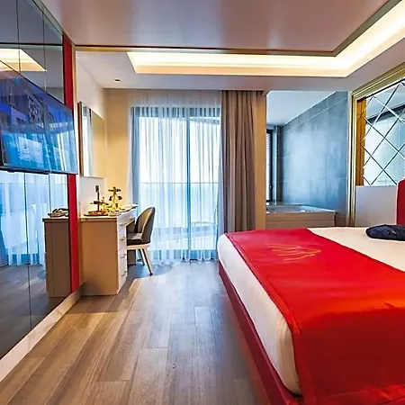 Granada Luxury Red Adult Only Odaonu